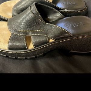 BARELY WORN "MIA" AMBER WOMENS SANDALS - SIZE 10M!!